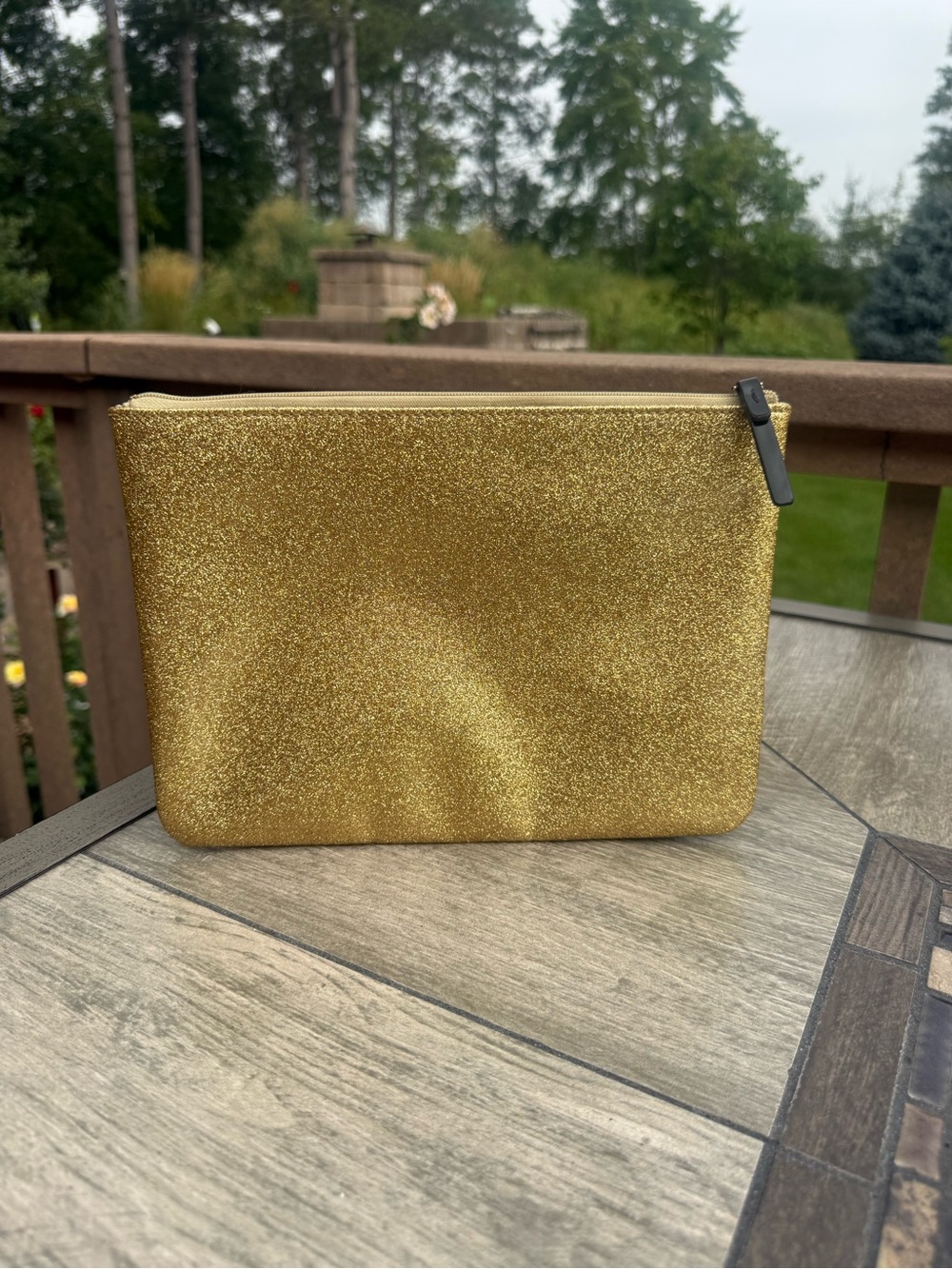 EUC Kate Spade Holiday Drive Gia Glitter Pouch Large Gold - Picture 3 of 8